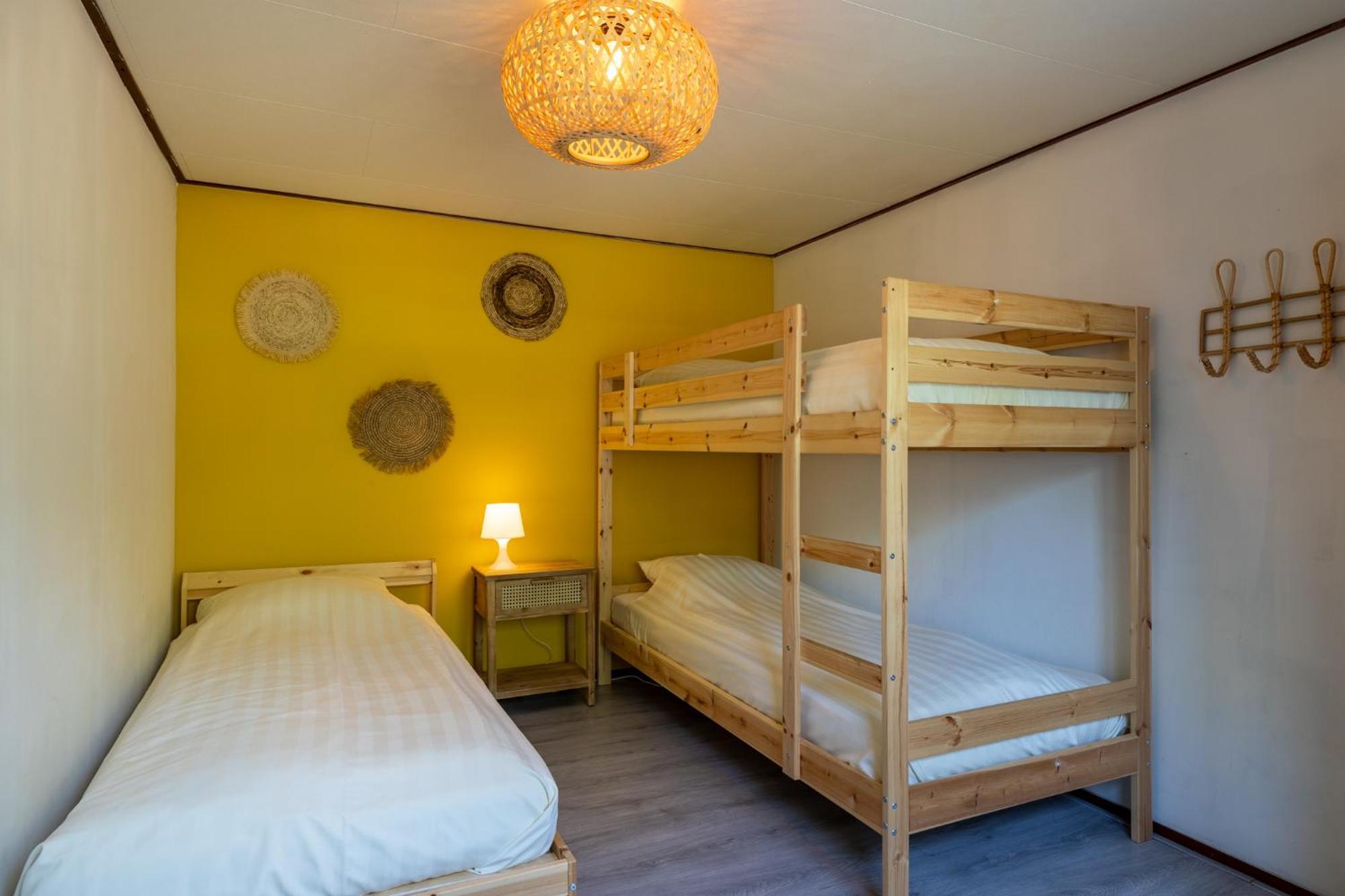 Bungalowpark Het Verscholen Dorp 哈尔德韦克 外观 照片